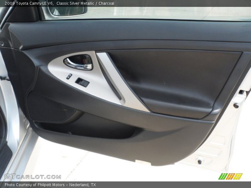 Classic Silver Metallic / Charcoal 2009 Toyota Camry LE V6