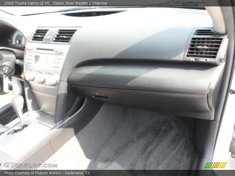 Classic Silver Metallic / Charcoal 2009 Toyota Camry LE V6