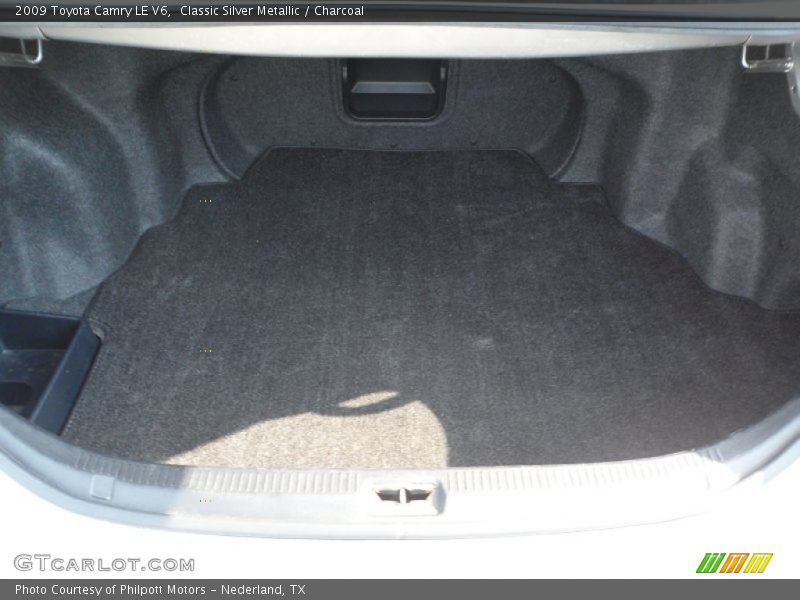 Classic Silver Metallic / Charcoal 2009 Toyota Camry LE V6