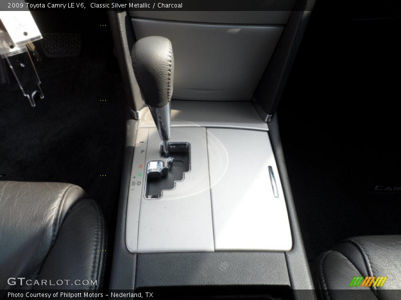 Classic Silver Metallic / Charcoal 2009 Toyota Camry LE V6