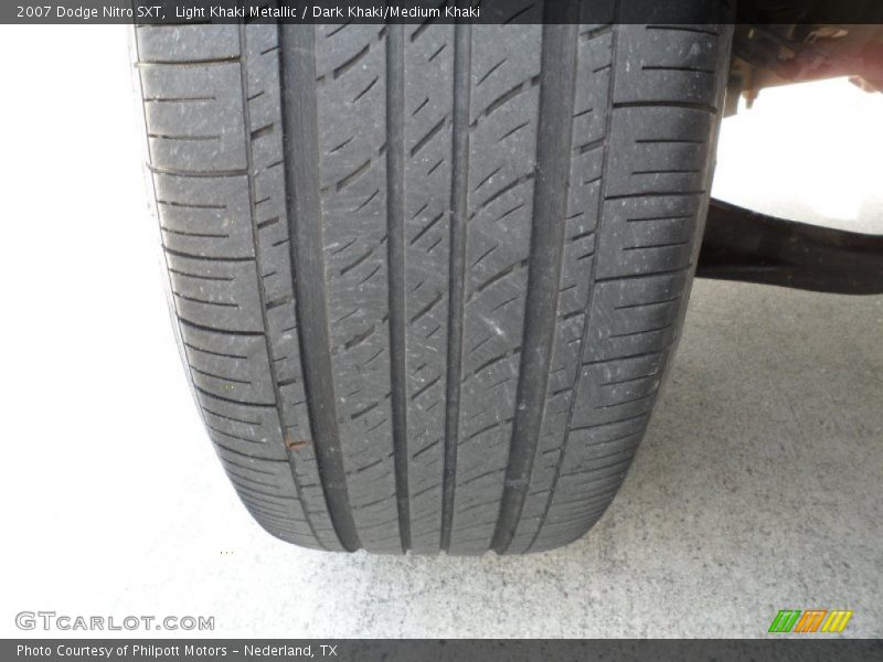 Light Khaki Metallic / Dark Khaki/Medium Khaki 2007 Dodge Nitro SXT