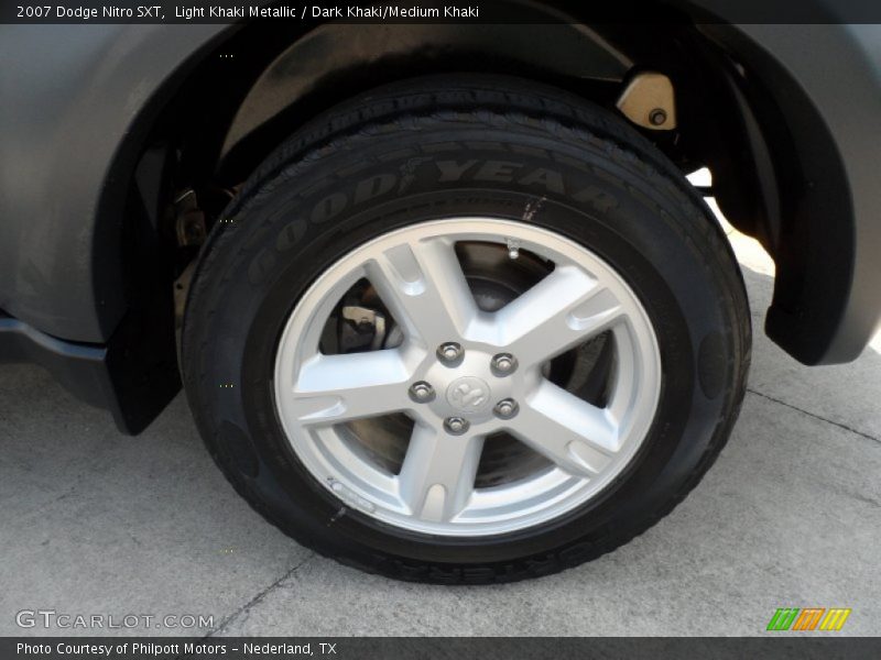 Light Khaki Metallic / Dark Khaki/Medium Khaki 2007 Dodge Nitro SXT