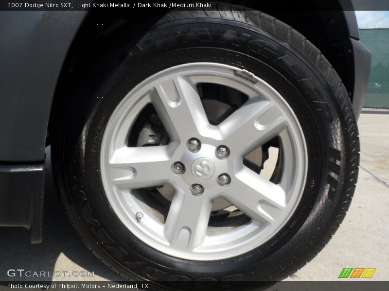 Light Khaki Metallic / Dark Khaki/Medium Khaki 2007 Dodge Nitro SXT