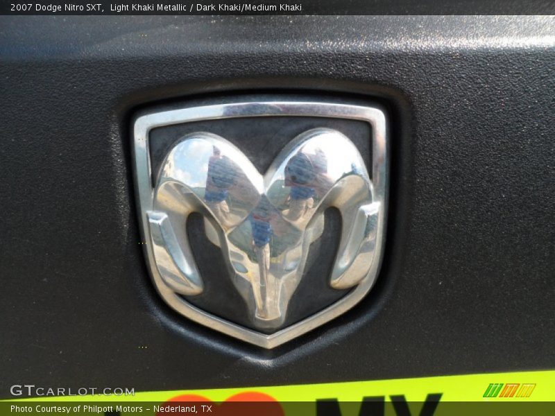 Light Khaki Metallic / Dark Khaki/Medium Khaki 2007 Dodge Nitro SXT