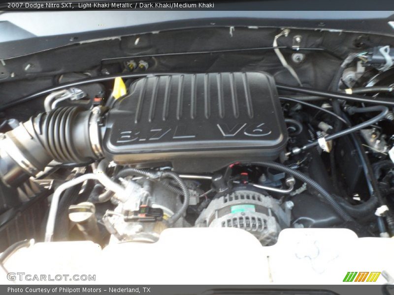 Light Khaki Metallic / Dark Khaki/Medium Khaki 2007 Dodge Nitro SXT