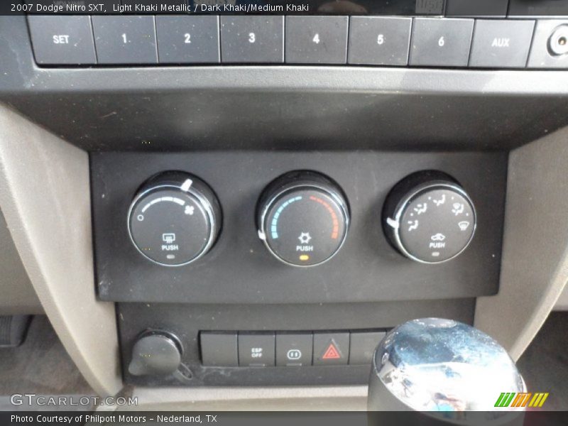 Light Khaki Metallic / Dark Khaki/Medium Khaki 2007 Dodge Nitro SXT