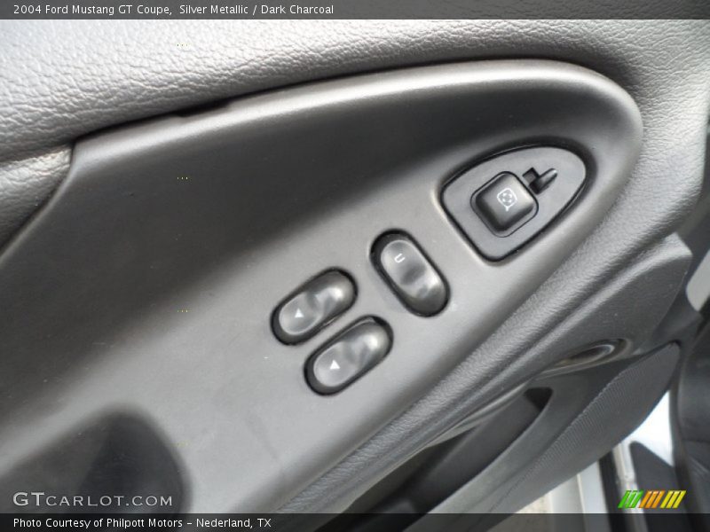 Silver Metallic / Dark Charcoal 2004 Ford Mustang GT Coupe