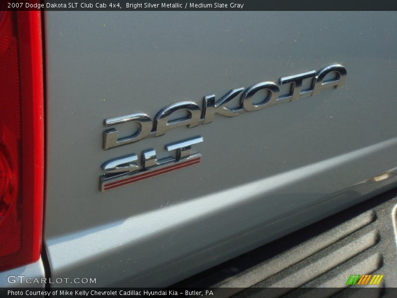  2007 Dakota SLT Club Cab 4x4 Logo