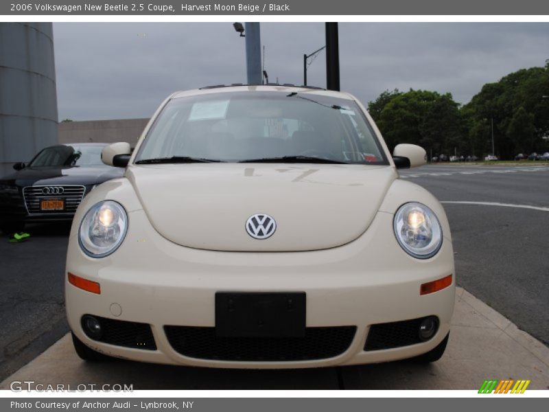 Harvest Moon Beige / Black 2006 Volkswagen New Beetle 2.5 Coupe