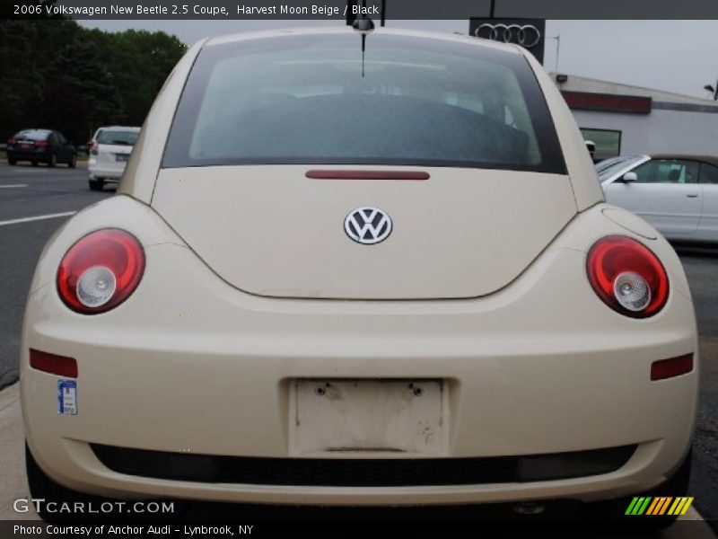 Harvest Moon Beige / Black 2006 Volkswagen New Beetle 2.5 Coupe