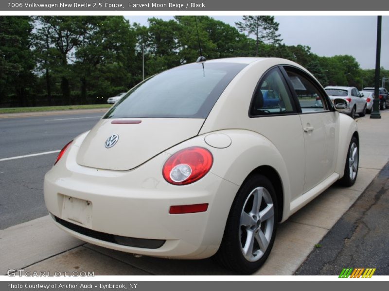 Harvest Moon Beige / Black 2006 Volkswagen New Beetle 2.5 Coupe