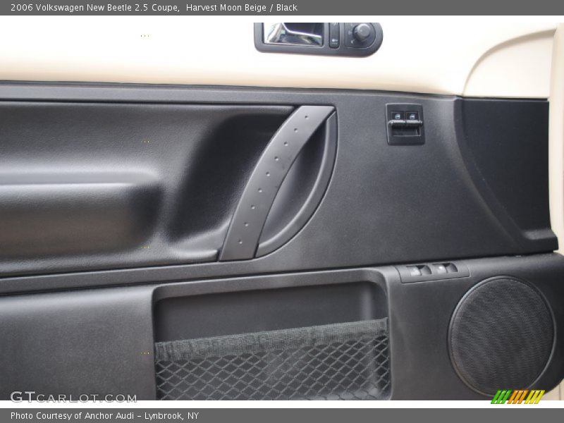 Harvest Moon Beige / Black 2006 Volkswagen New Beetle 2.5 Coupe