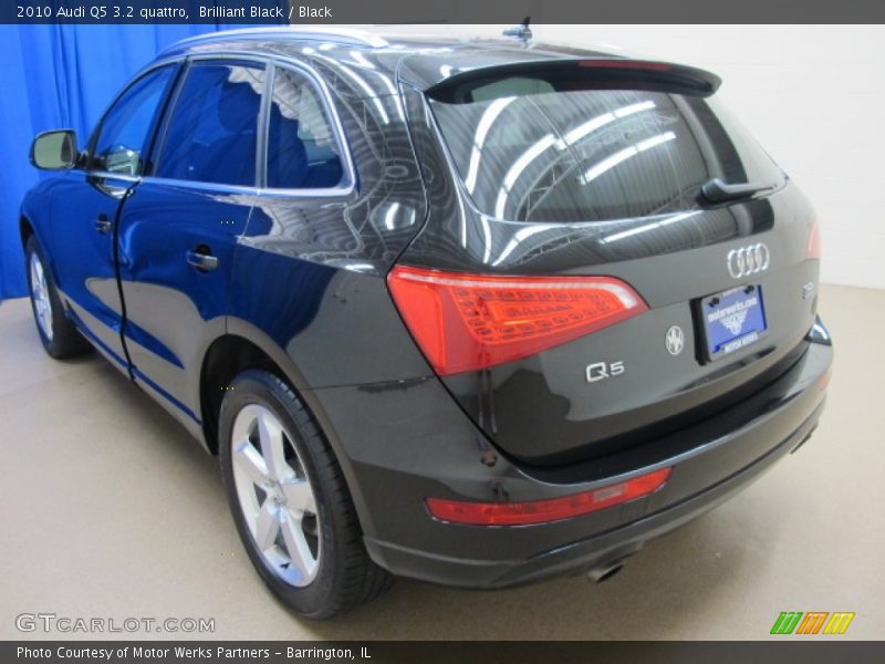 Brilliant Black / Black 2010 Audi Q5 3.2 quattro