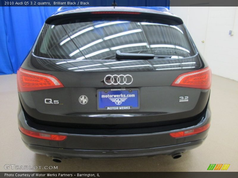 Brilliant Black / Black 2010 Audi Q5 3.2 quattro