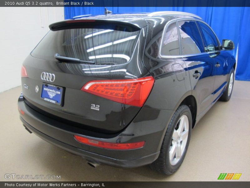 Brilliant Black / Black 2010 Audi Q5 3.2 quattro