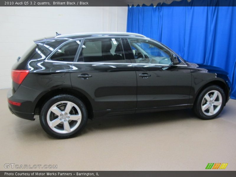 Brilliant Black / Black 2010 Audi Q5 3.2 quattro