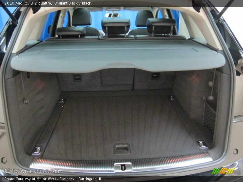 Brilliant Black / Black 2010 Audi Q5 3.2 quattro