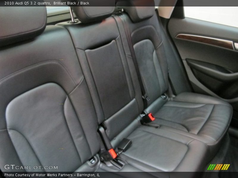 Brilliant Black / Black 2010 Audi Q5 3.2 quattro