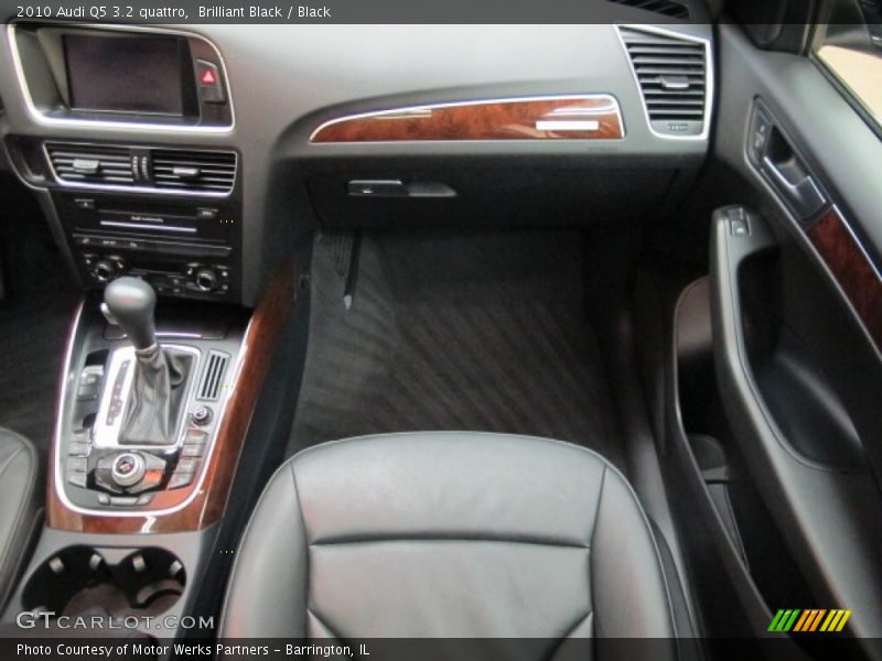 Brilliant Black / Black 2010 Audi Q5 3.2 quattro
