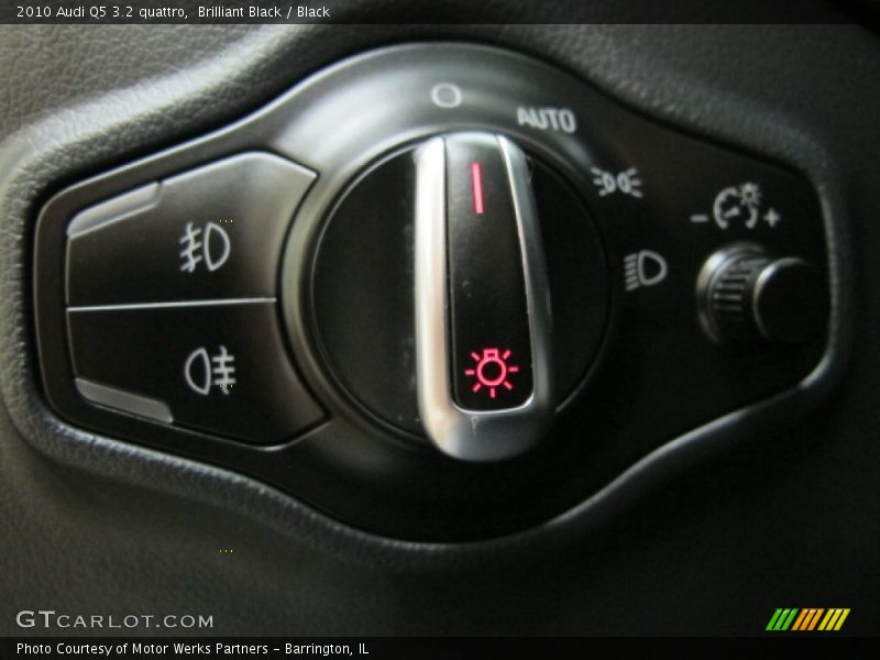 Brilliant Black / Black 2010 Audi Q5 3.2 quattro