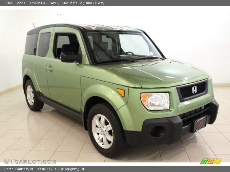 Front 3/4 View of 2006 Element EX-P AWD