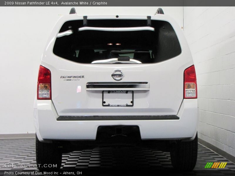 Avalanche White / Graphite 2009 Nissan Pathfinder LE 4x4