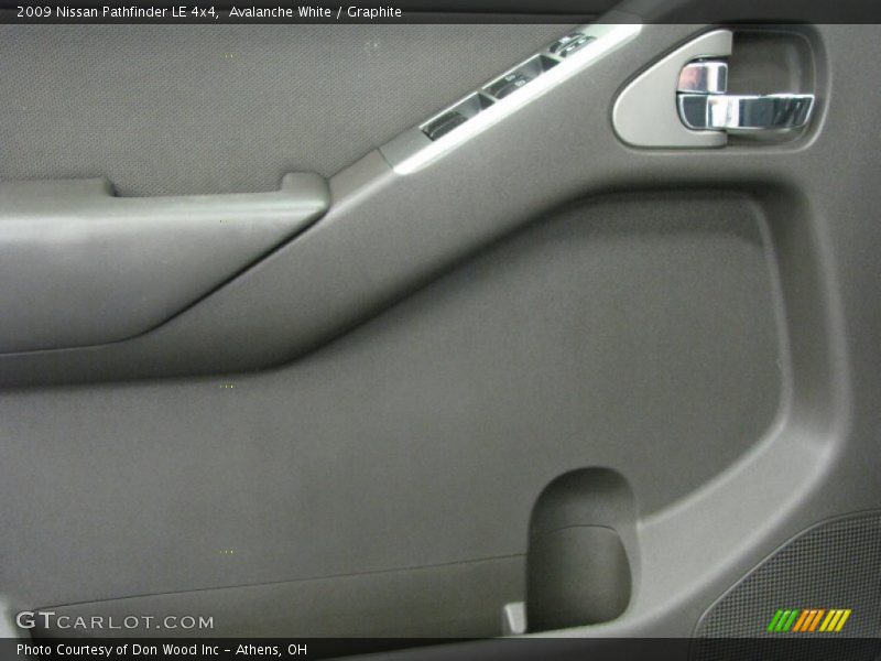 Avalanche White / Graphite 2009 Nissan Pathfinder LE 4x4