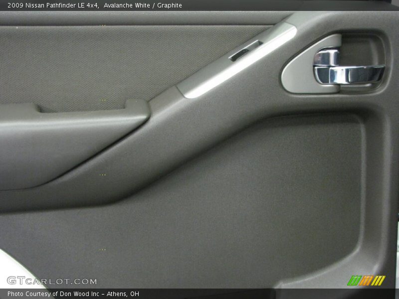 Avalanche White / Graphite 2009 Nissan Pathfinder LE 4x4