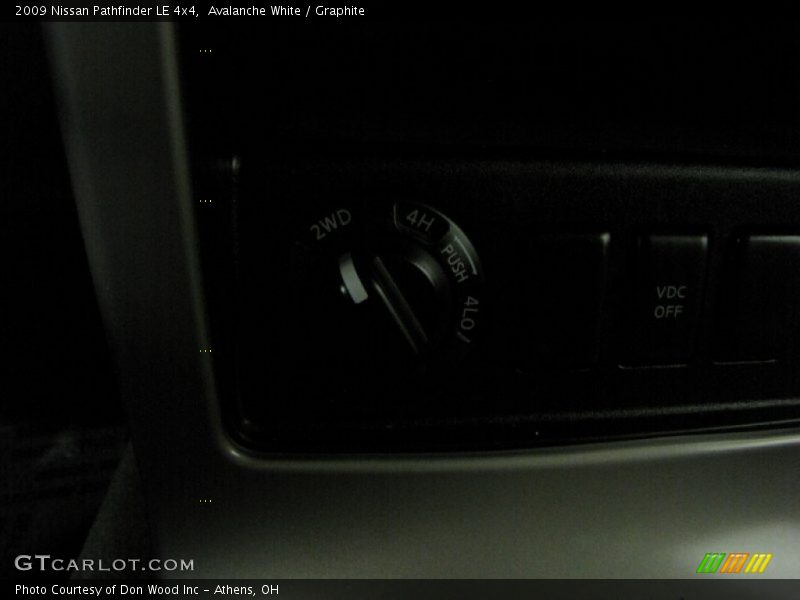 Avalanche White / Graphite 2009 Nissan Pathfinder LE 4x4