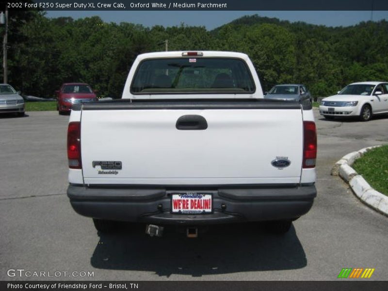 Oxford White / Medium Parchment 2002 Ford F250 Super Duty XL Crew Cab
