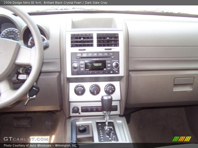 Brilliant Black Crystal Pearl / Dark Slate Gray 2009 Dodge Nitro SE 4x4
