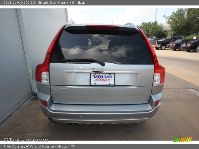 Electric Silver Metallic / Off Black 2013 Volvo XC90 3.2