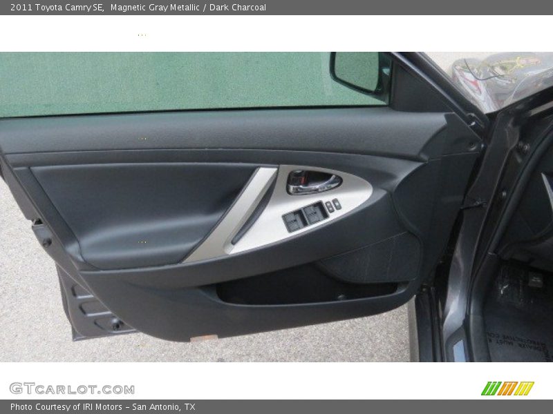 Magnetic Gray Metallic / Dark Charcoal 2011 Toyota Camry SE