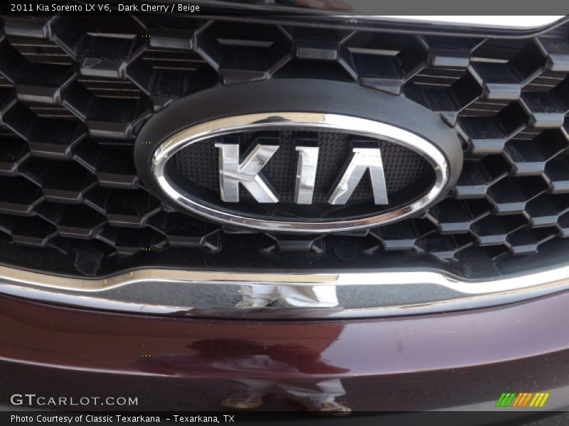 Dark Cherry / Beige 2011 Kia Sorento LX V6