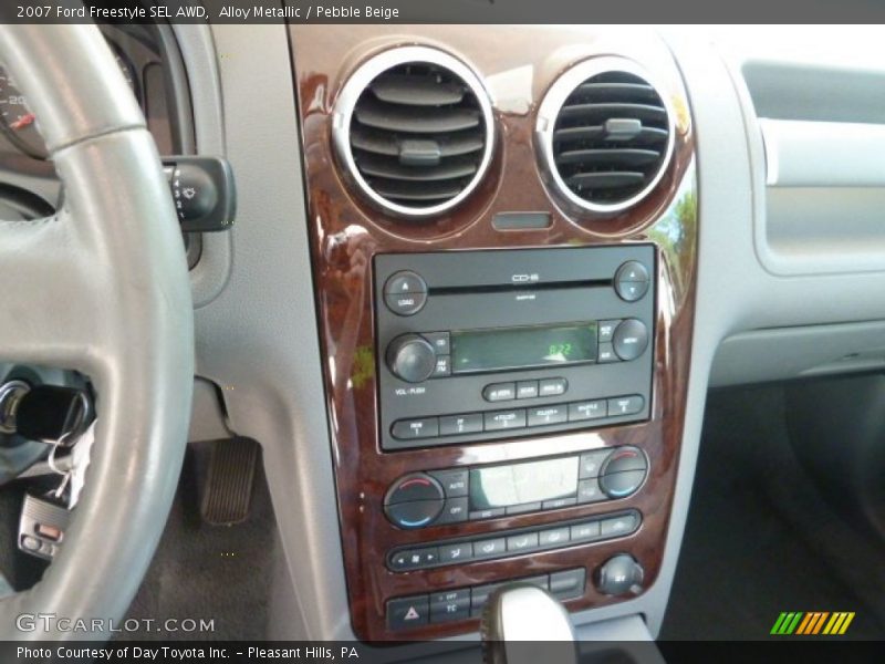 Alloy Metallic / Pebble Beige 2007 Ford Freestyle SEL AWD