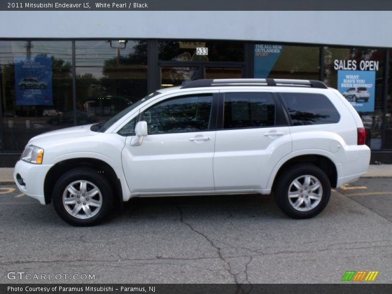 White Pearl / Black 2011 Mitsubishi Endeavor LS