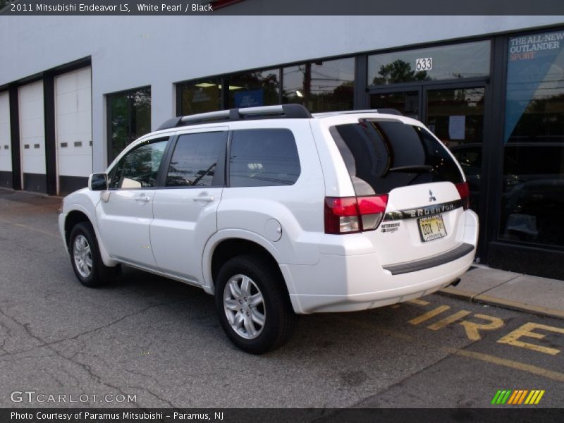 White Pearl / Black 2011 Mitsubishi Endeavor LS