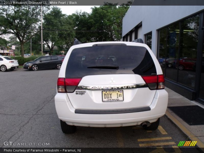 White Pearl / Black 2011 Mitsubishi Endeavor LS