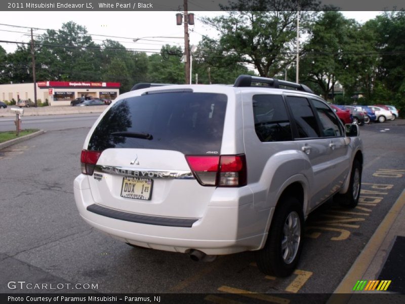 White Pearl / Black 2011 Mitsubishi Endeavor LS