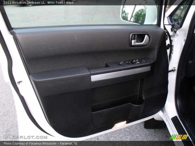 White Pearl / Black 2011 Mitsubishi Endeavor LS