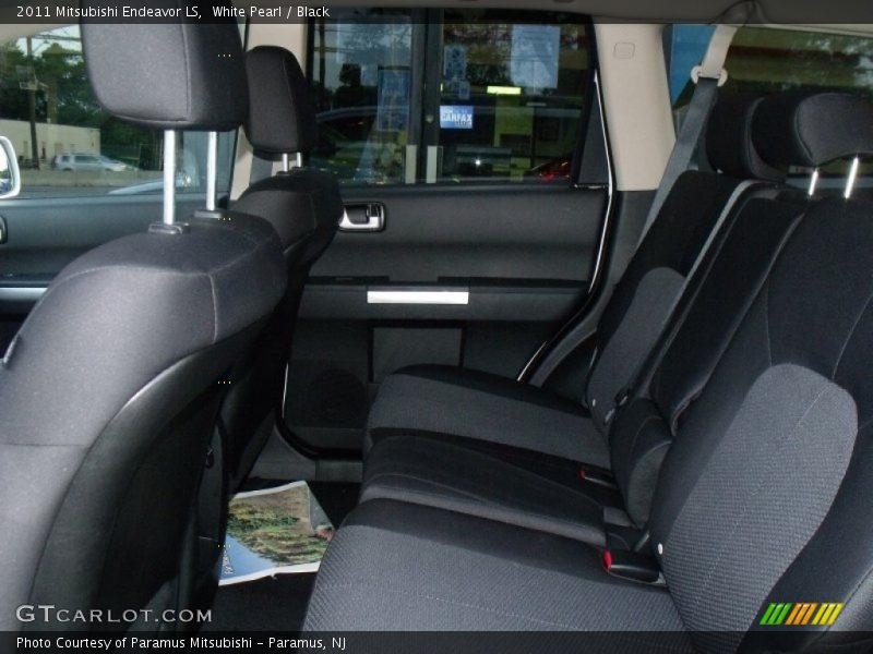 White Pearl / Black 2011 Mitsubishi Endeavor LS