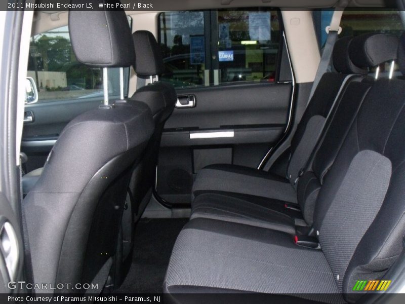 White Pearl / Black 2011 Mitsubishi Endeavor LS