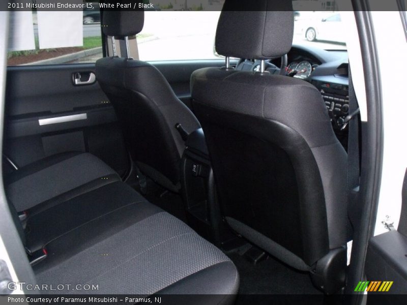 White Pearl / Black 2011 Mitsubishi Endeavor LS