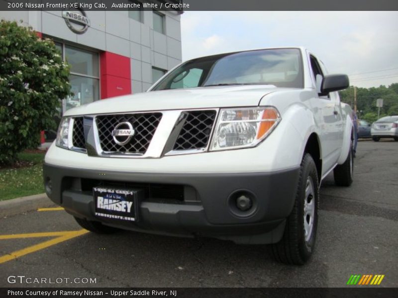 Avalanche White / Graphite 2006 Nissan Frontier XE King Cab