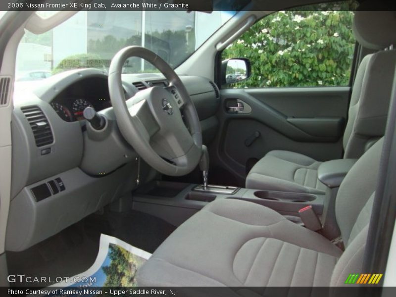 Avalanche White / Graphite 2006 Nissan Frontier XE King Cab