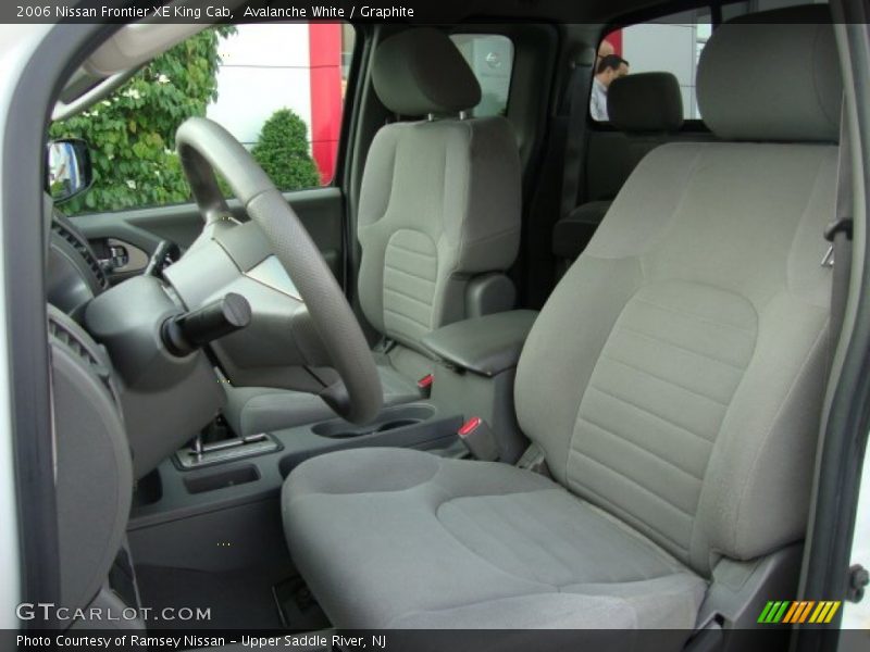 Avalanche White / Graphite 2006 Nissan Frontier XE King Cab