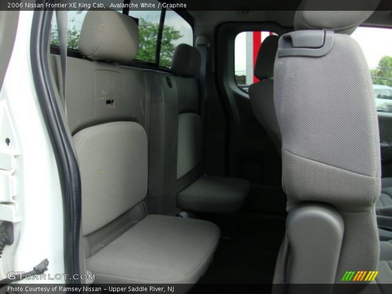 Avalanche White / Graphite 2006 Nissan Frontier XE King Cab