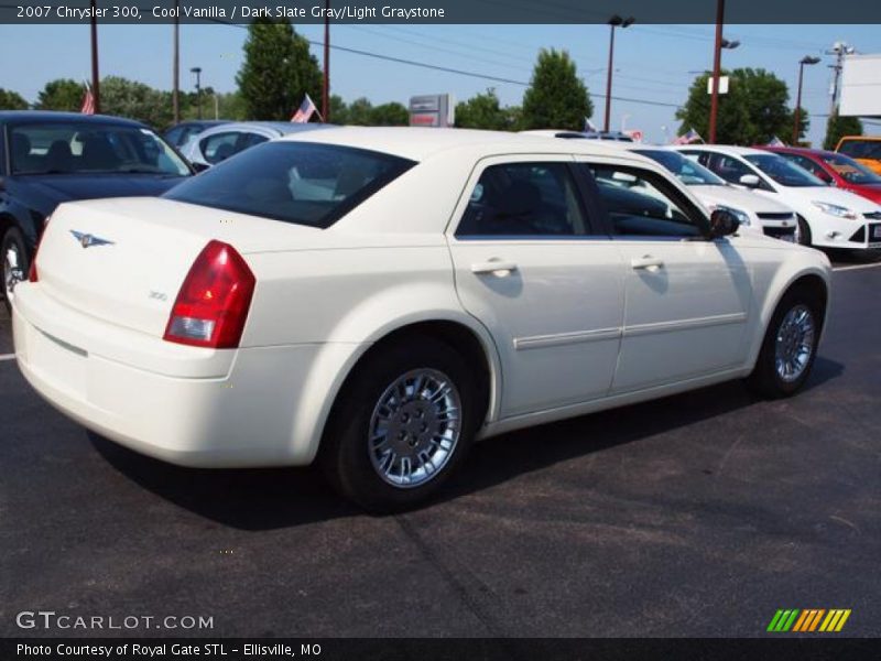 Cool Vanilla / Dark Slate Gray/Light Graystone 2007 Chrysler 300
