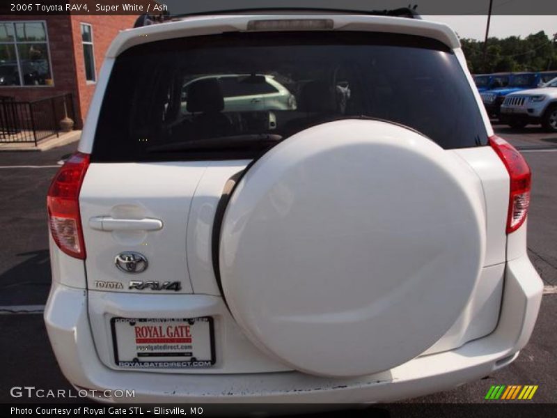 Super White / Ash 2006 Toyota RAV4