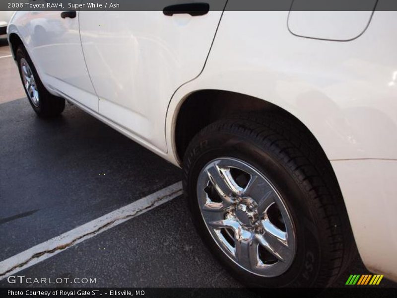 Super White / Ash 2006 Toyota RAV4
